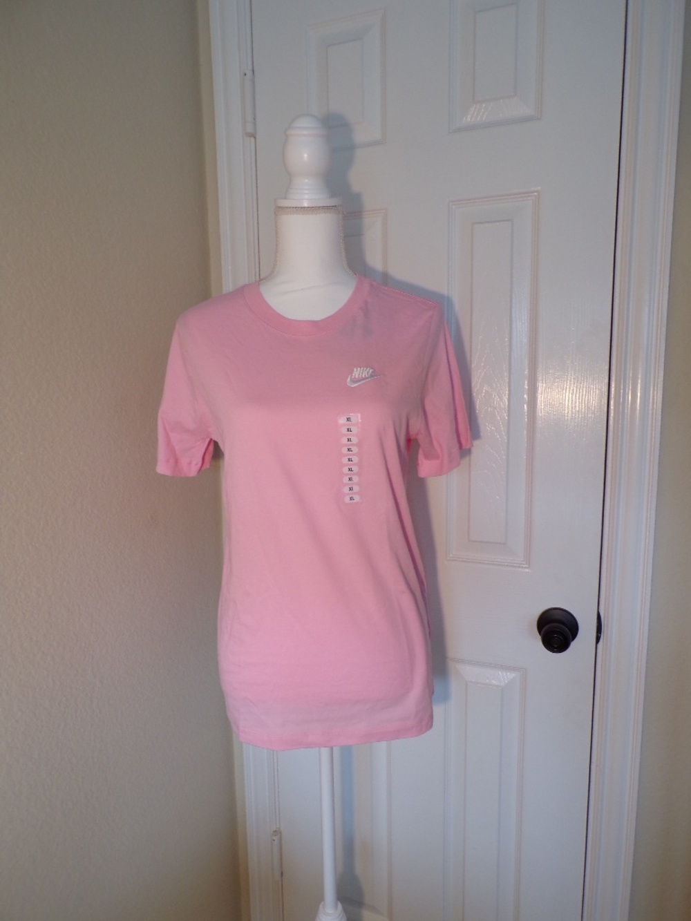 Nike Kids Sportswear Classic Futura T-Shirt – Pink – Size XL